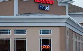 Aashram Hotel By Niagara River